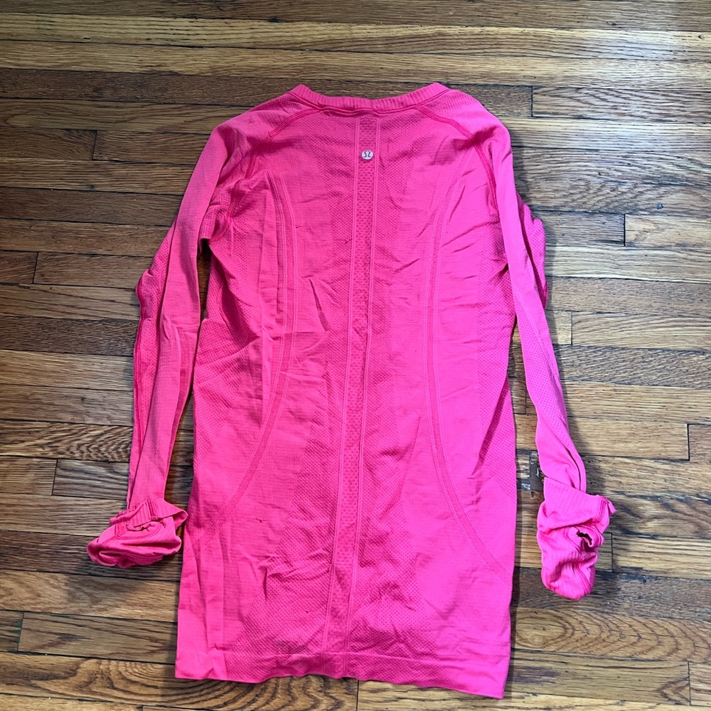 LULULEMON PINK LONG SLEEVE size 6
